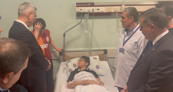 Bakanlar yaralı öğrencileri ziyaret etti